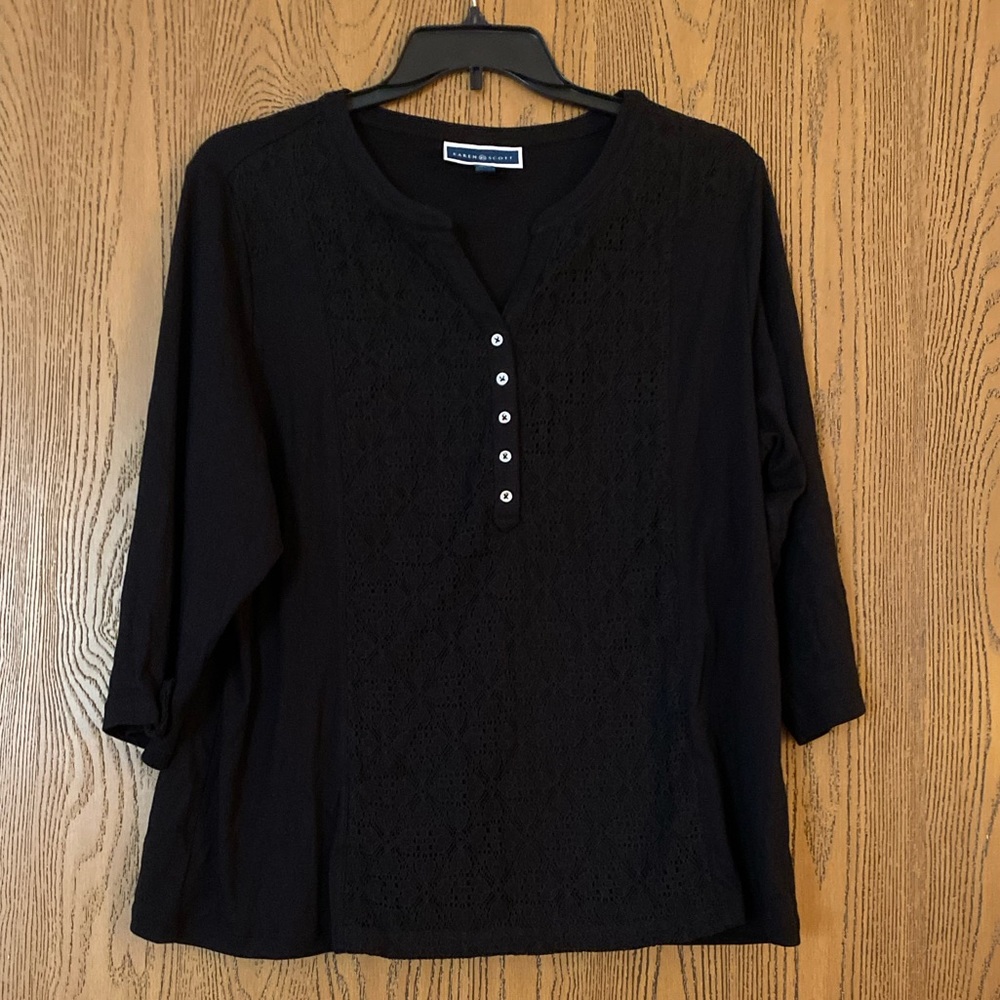 ❤️ Karen Scott Henley T-Shirt